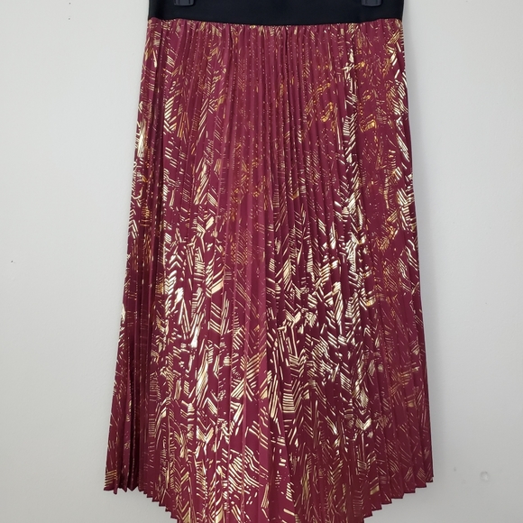 Lularoe Elegant Jill Metallic Pleated Skirt - Picture 12 of 15